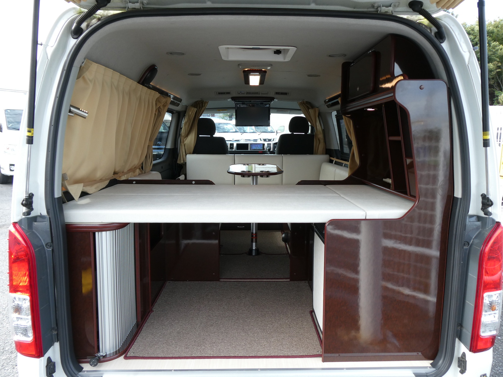 キャンピングカーバンコン