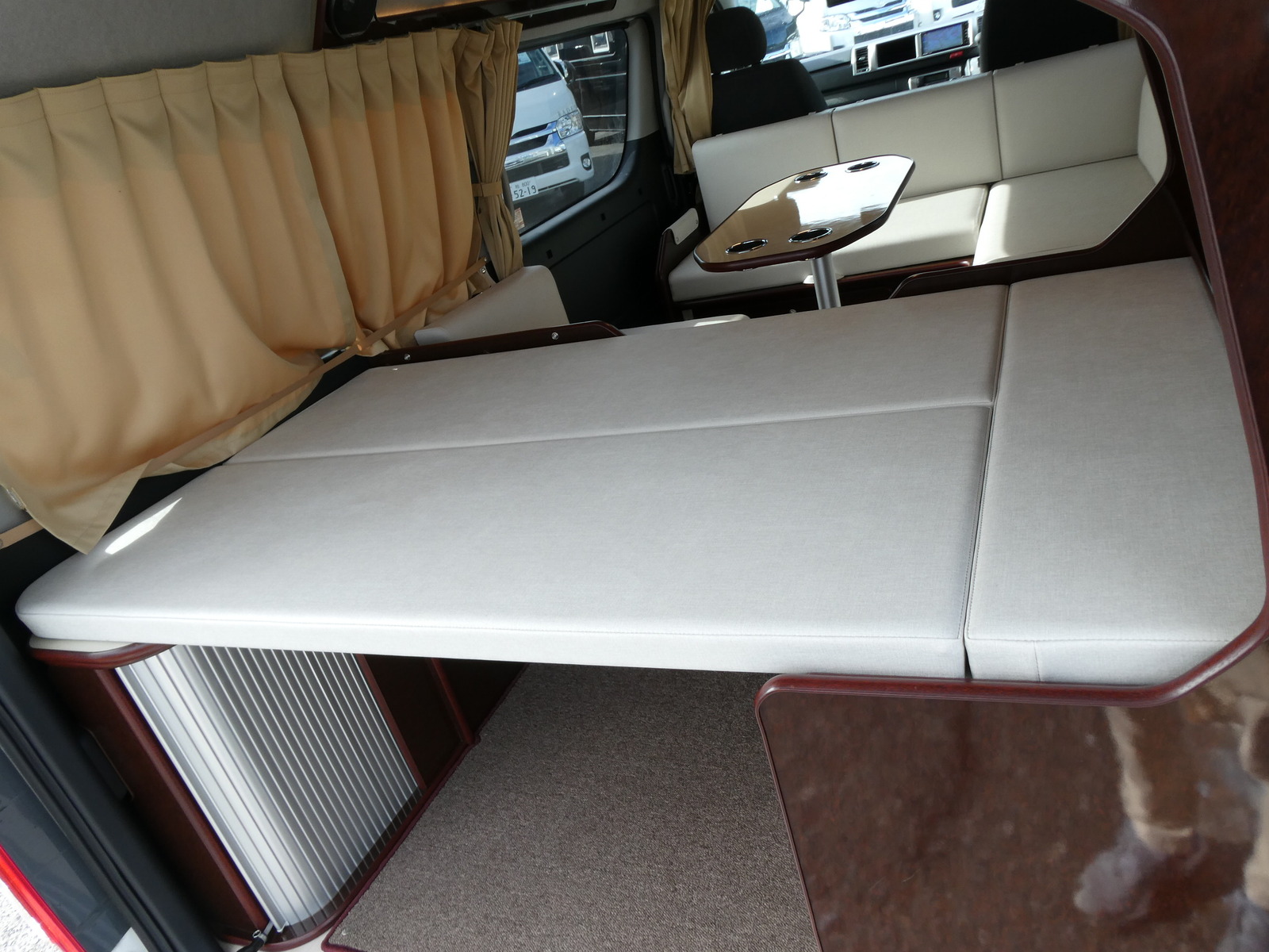 キャンピングカーバンコン