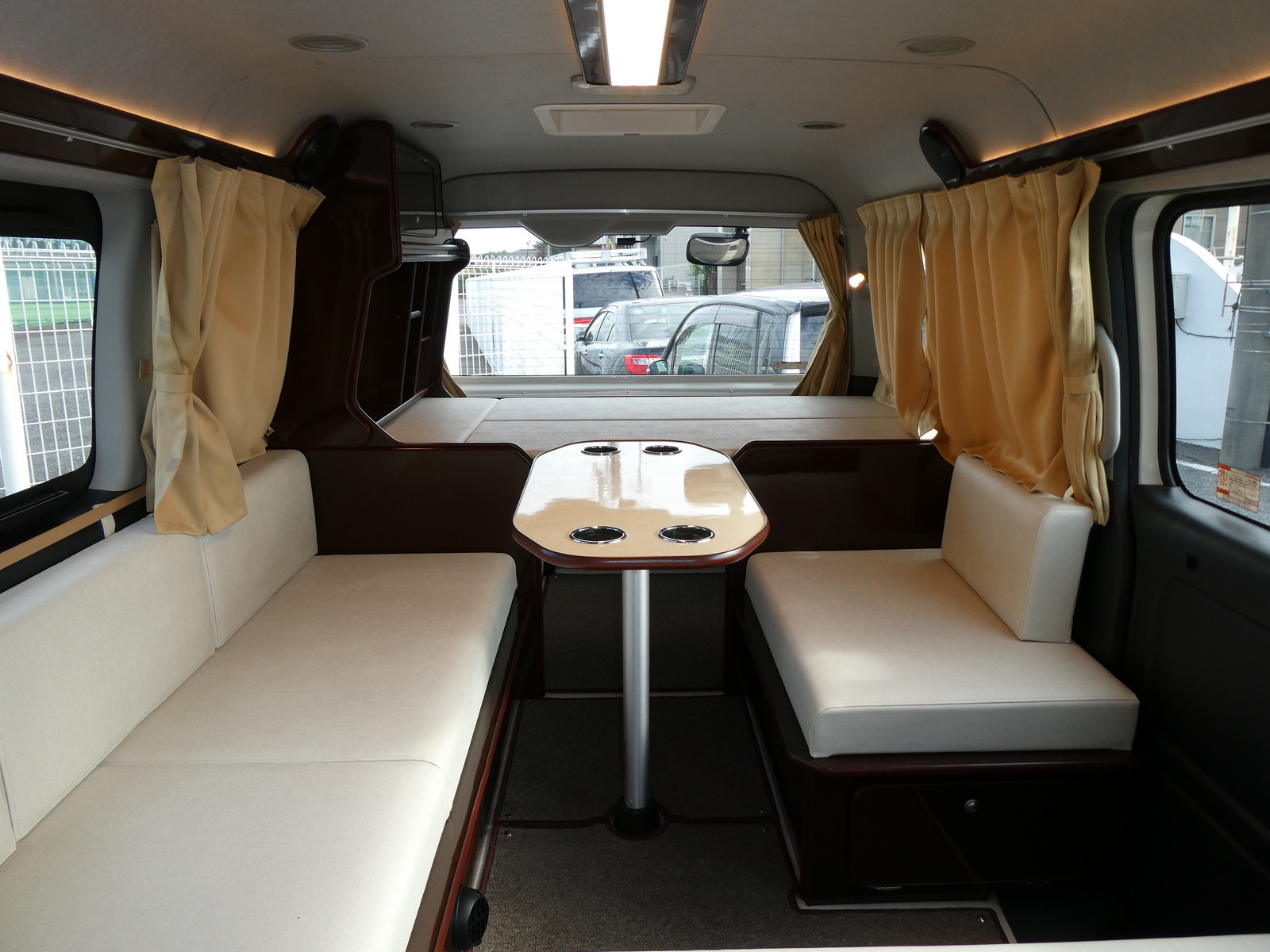 キャンピングカーバンコン