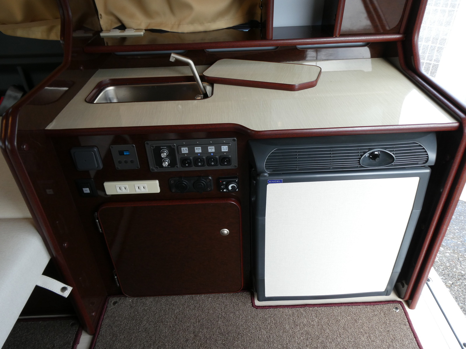 キャンピングカーバンコン