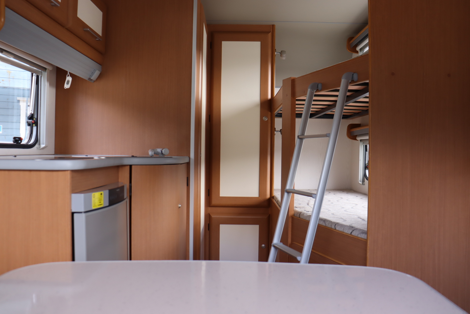 キャンピングカートレーラー