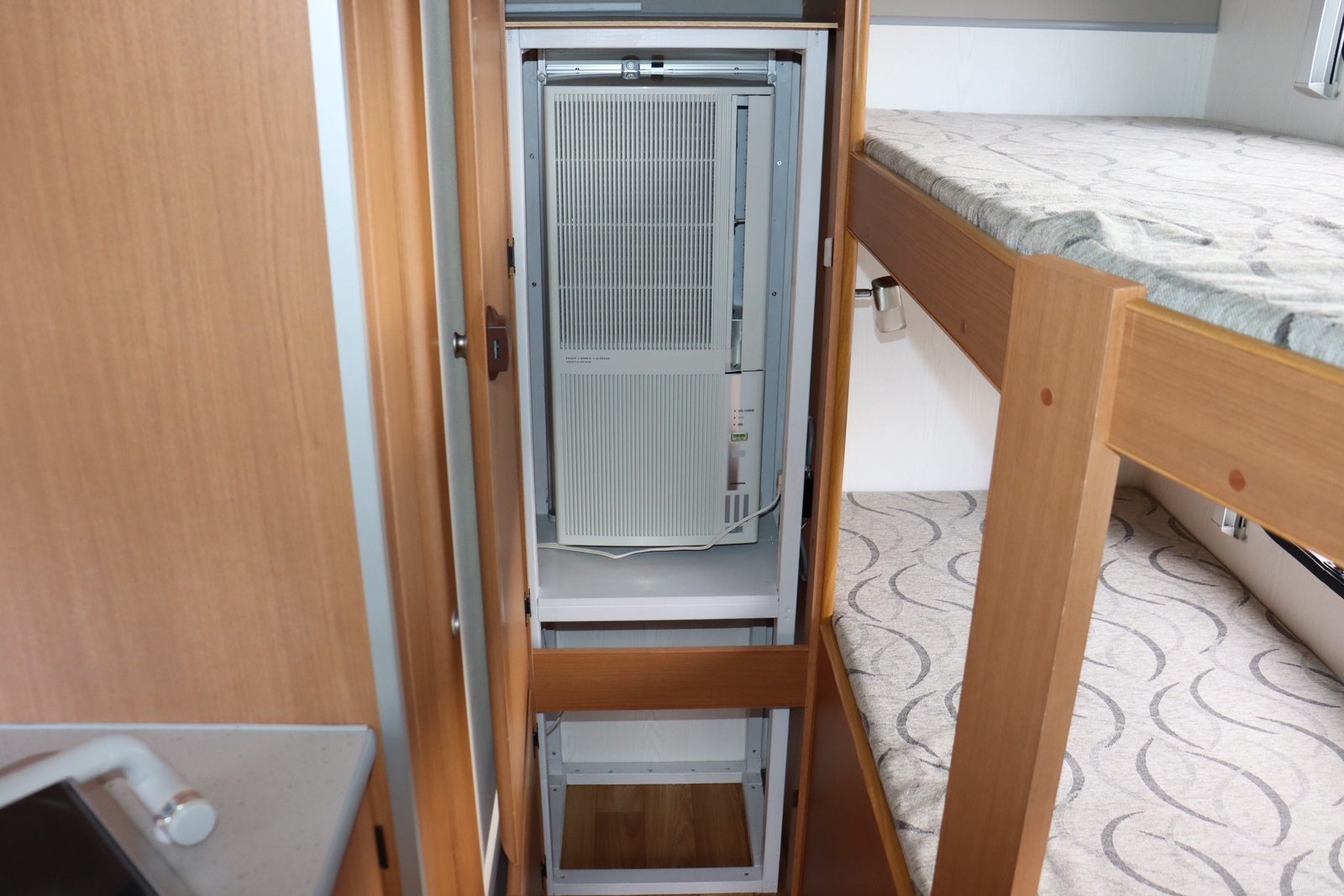 キャンピングカートレーラー