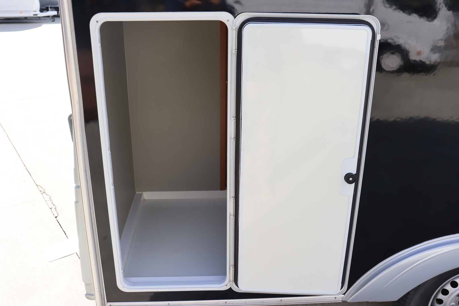 キャンピングカートレーラー