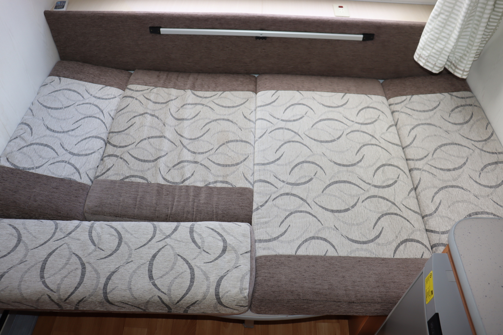 キャンピングカートレーラー