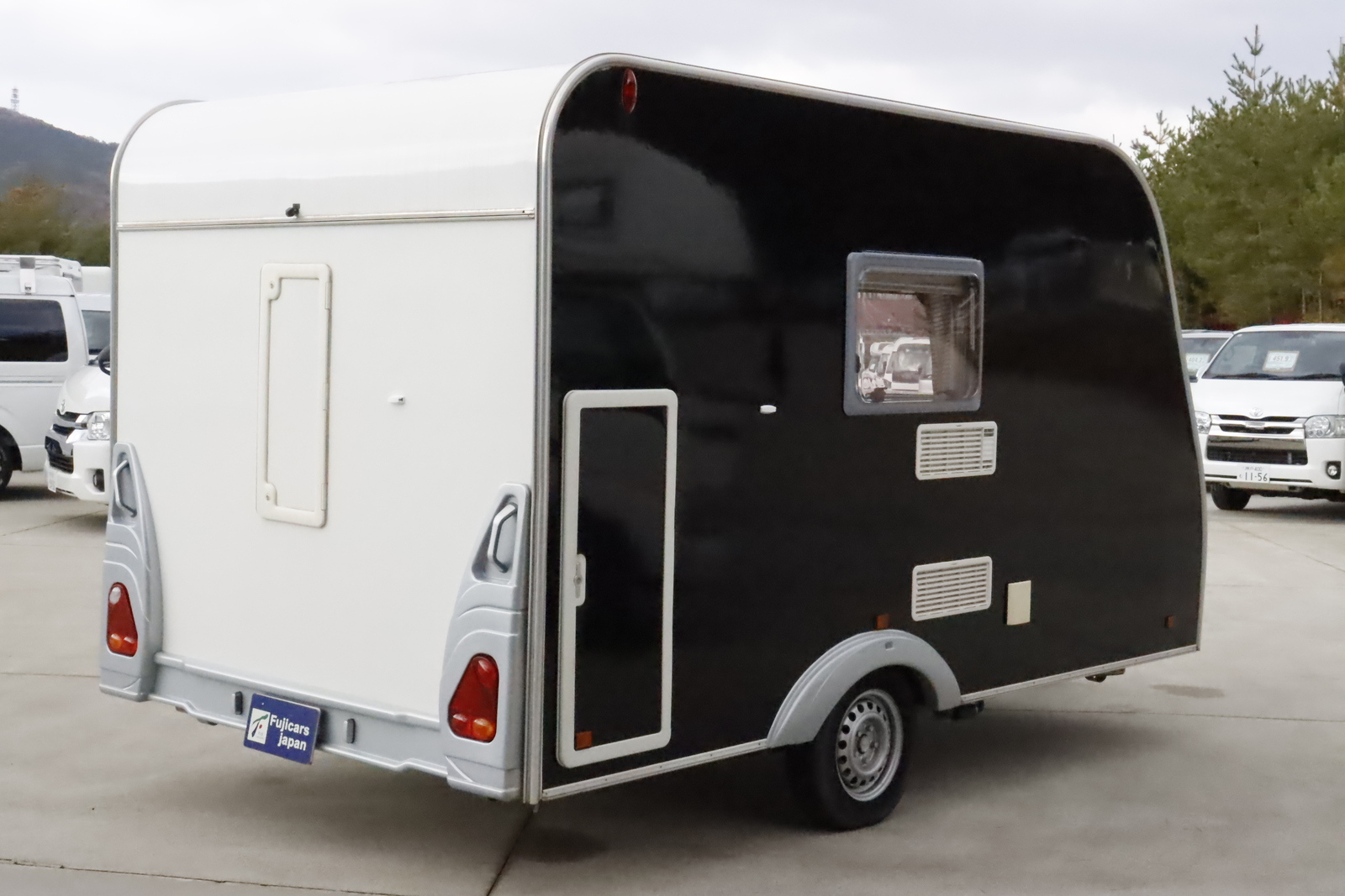 キャンピングカートレーラー