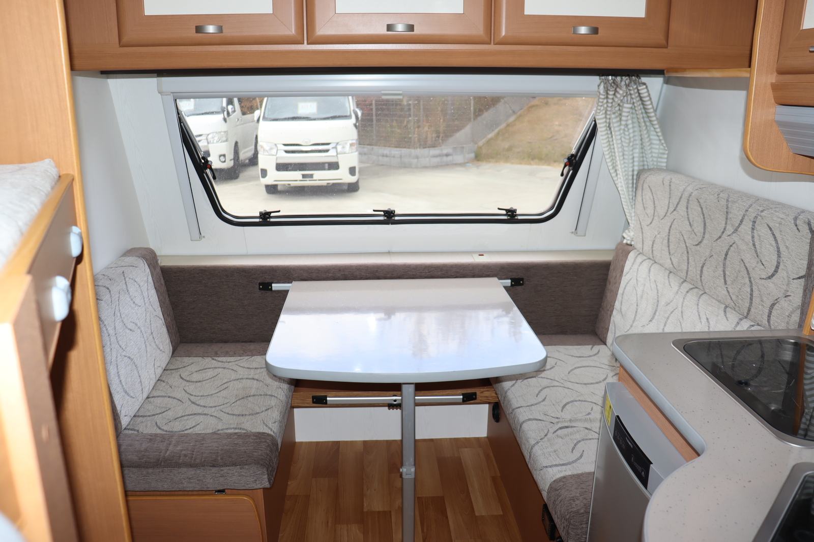 キャンピングカートレーラー