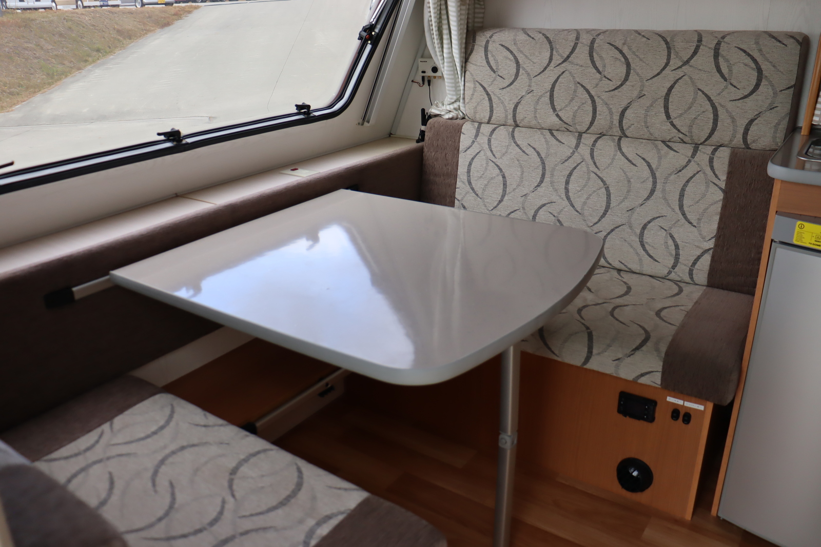 キャンピングカートレーラー