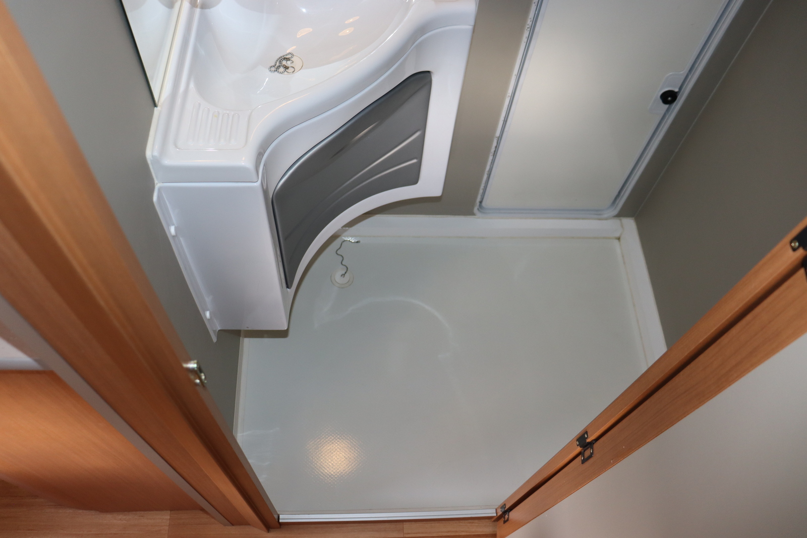 キャンピングカートレーラー