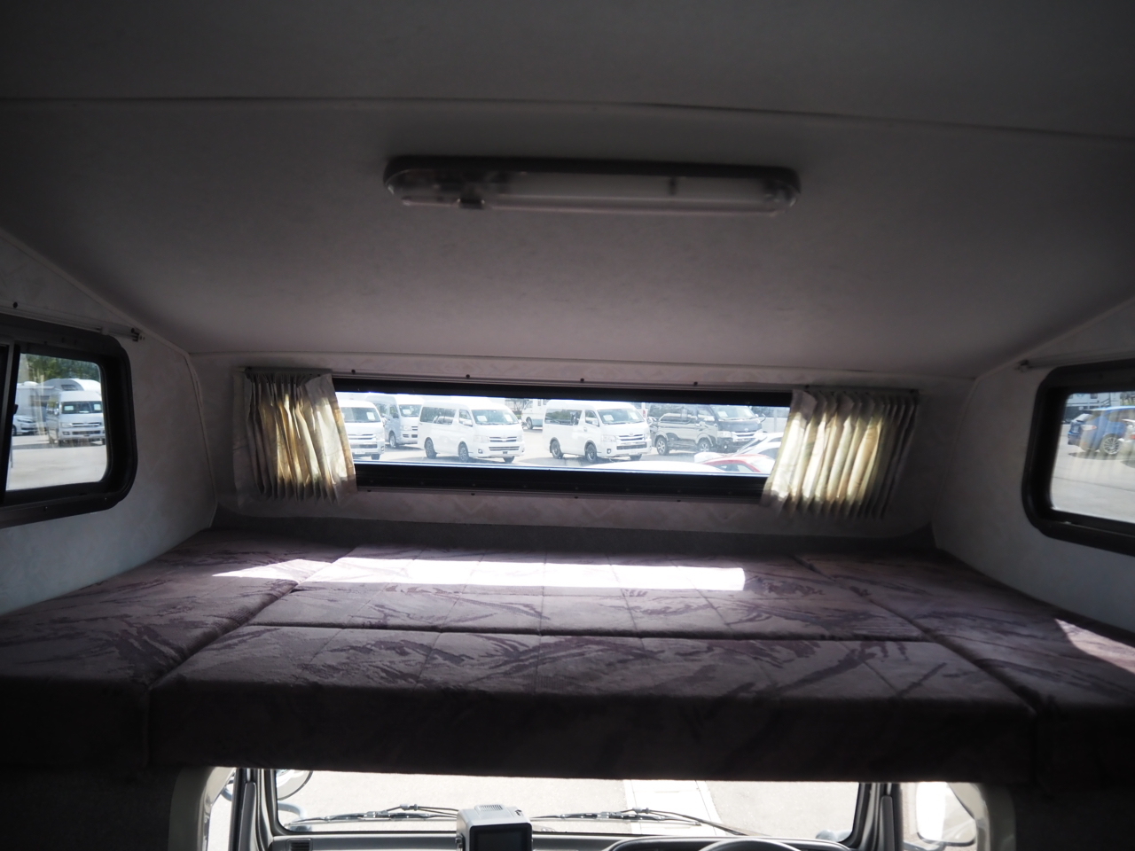 キャンピングカーキャブコン