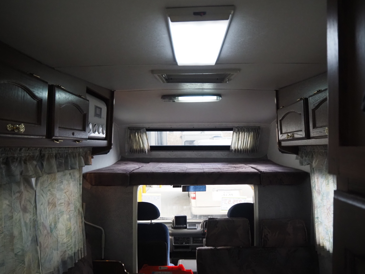 キャンピングカーキャブコン