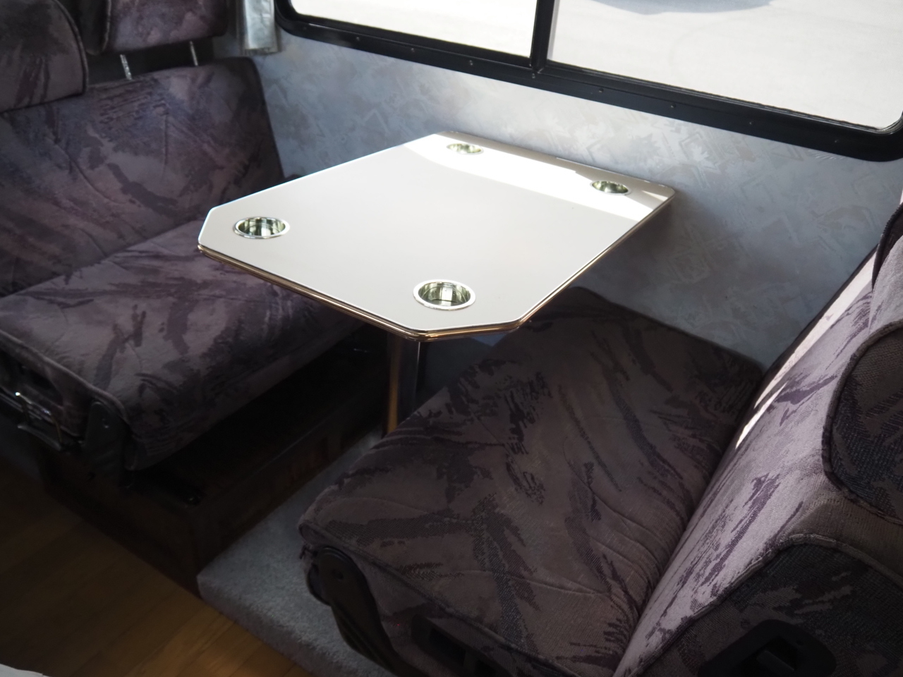 キャンピングカーキャブコン