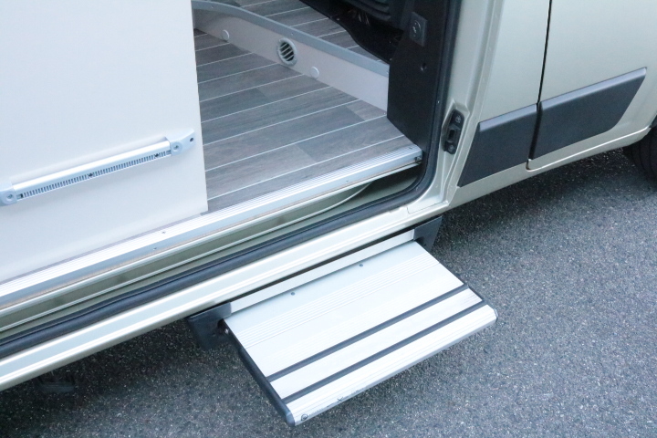 キャンピングカーバンコン