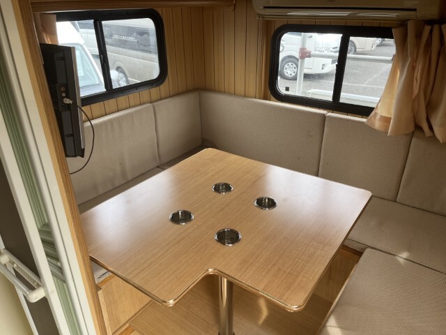 キャンピングカーキャブコン