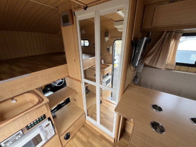 キャンピングカーキャブコン