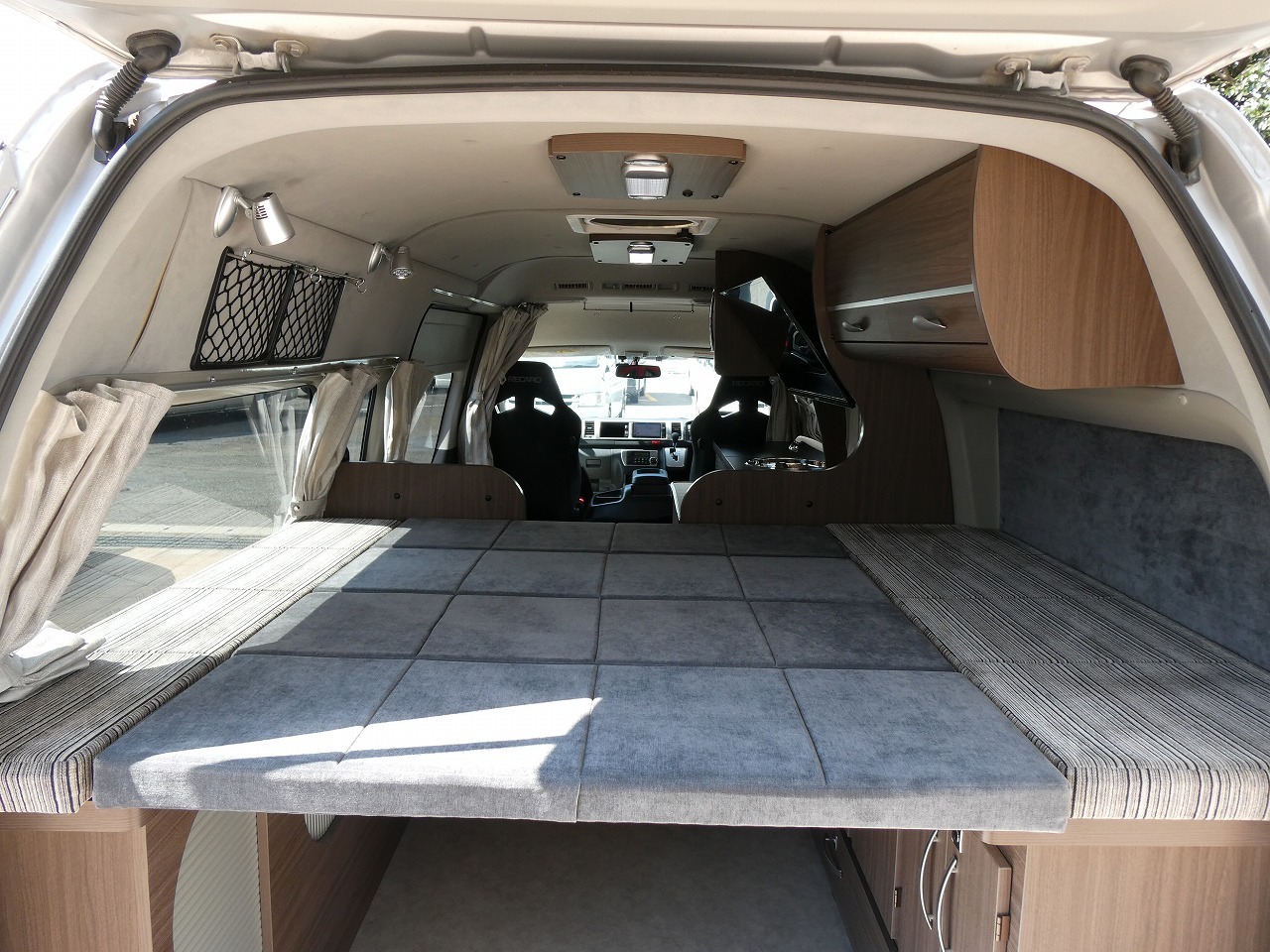 キャンピングカーバンコン