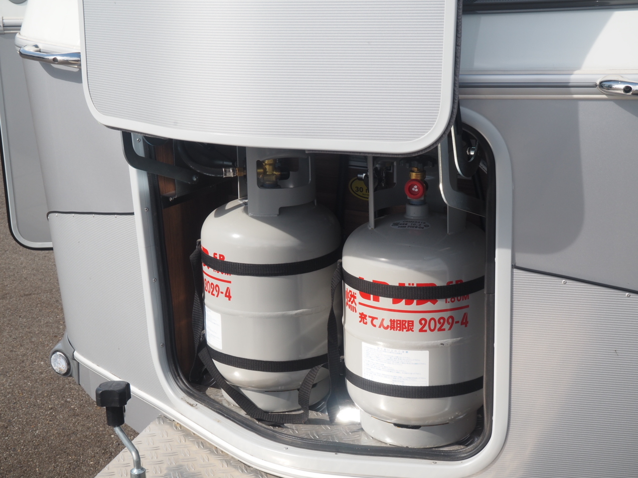 キャンピングカートレーラー