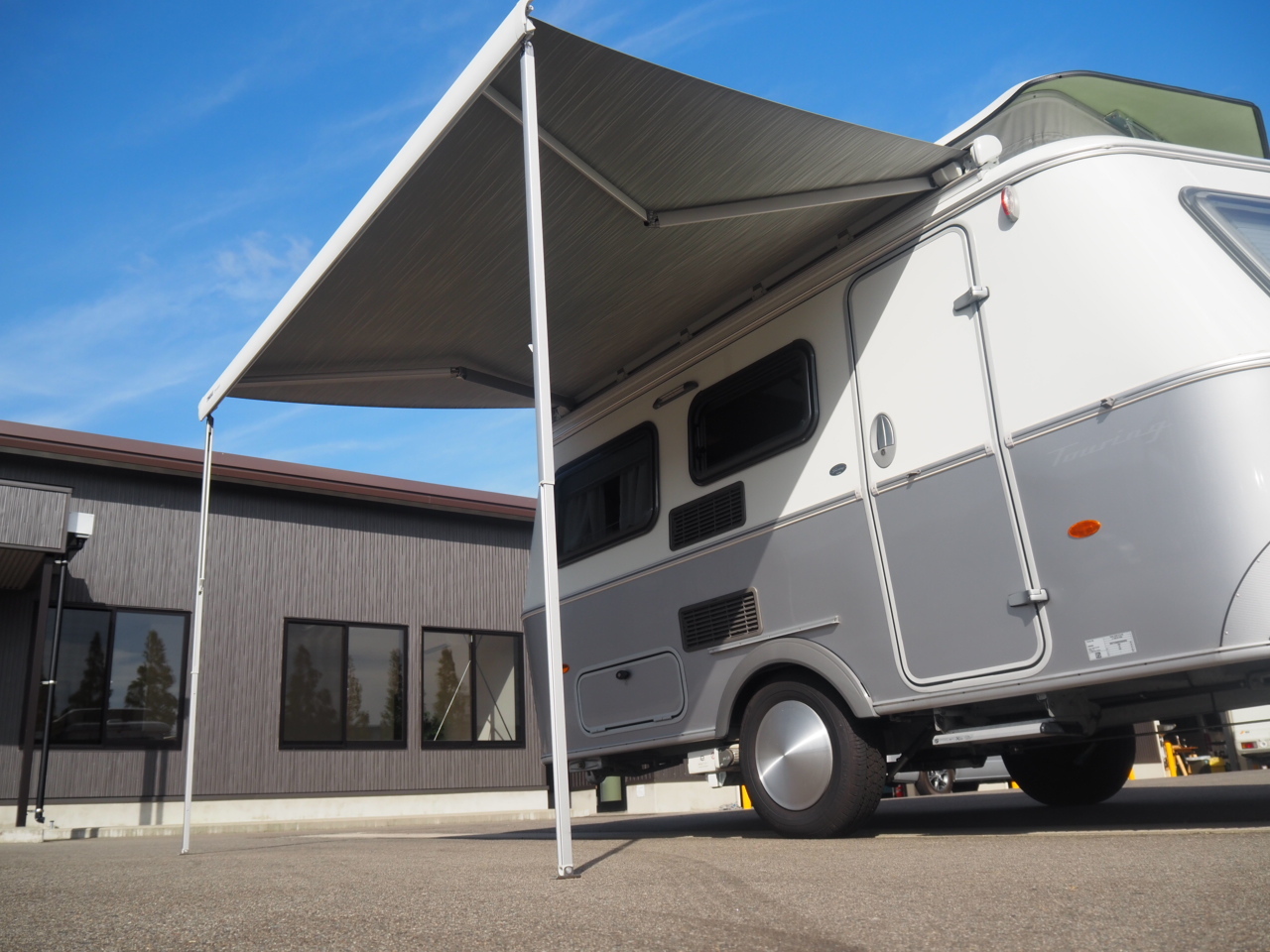 キャンピングカートレーラー