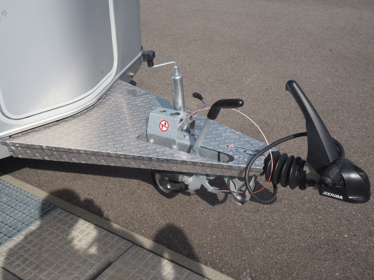 キャンピングカートレーラー