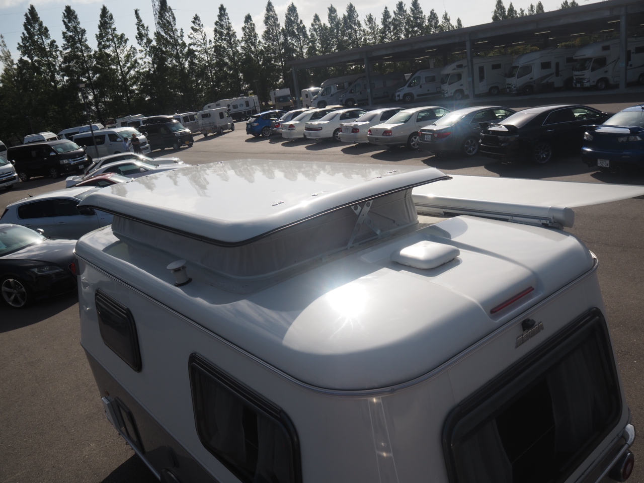 キャンピングカートレーラー