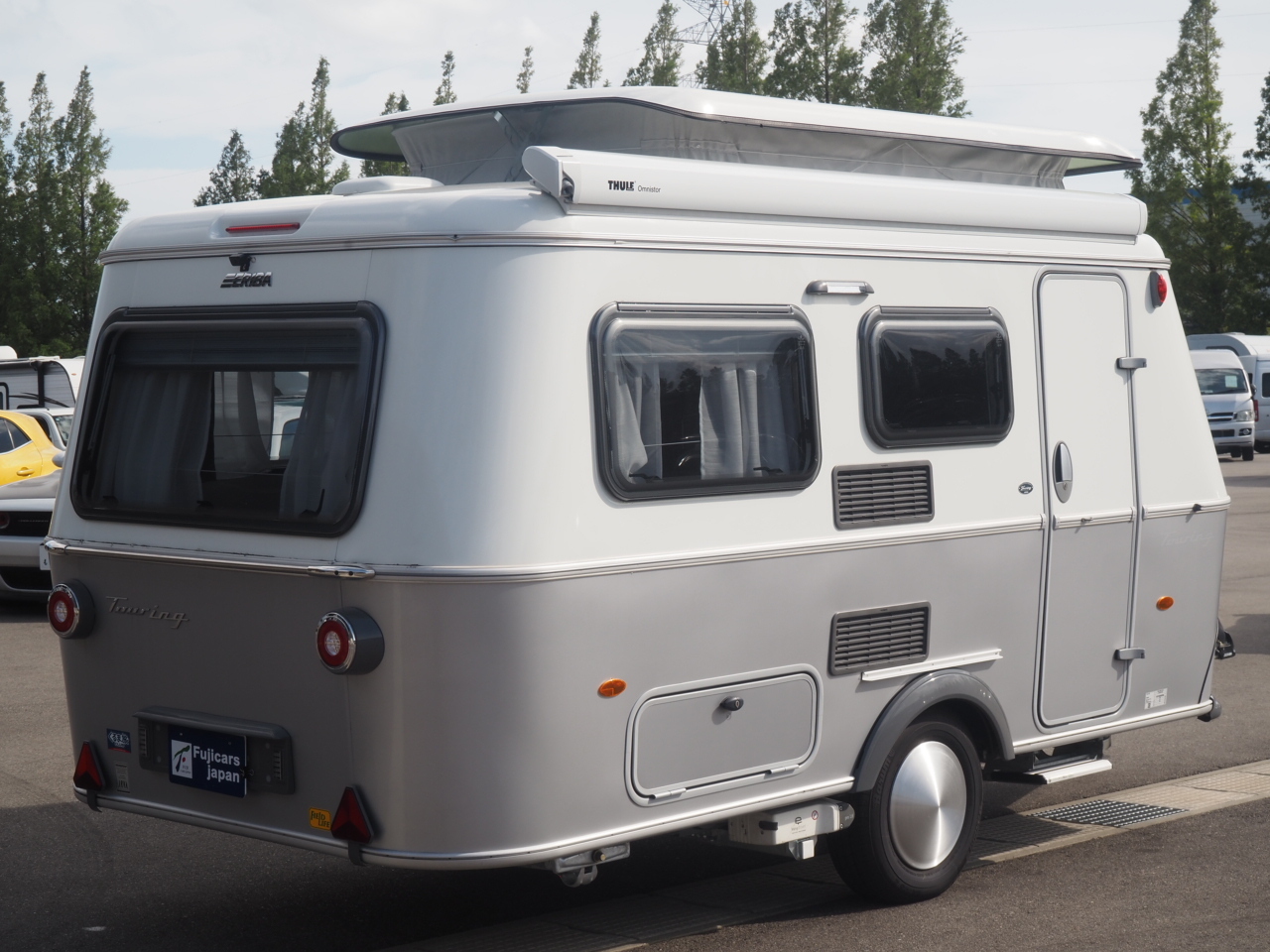 キャンピングカートレーラー