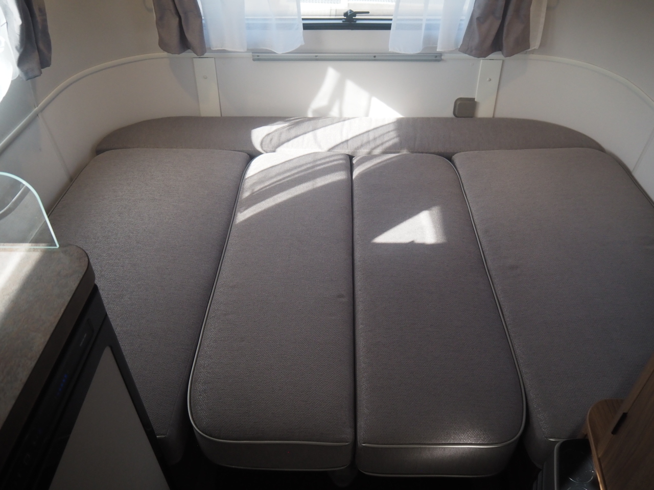 キャンピングカートレーラー