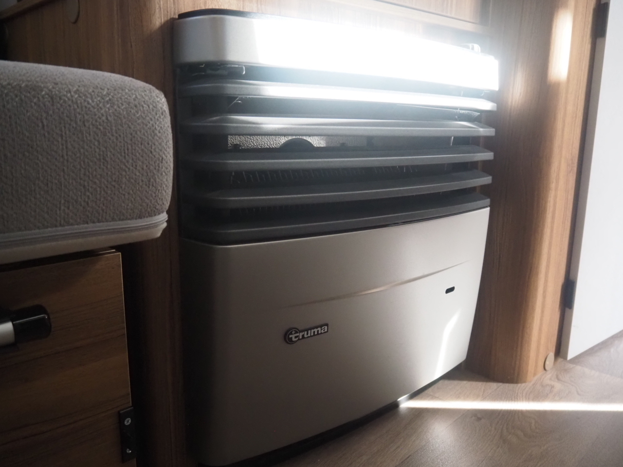 キャンピングカートレーラー