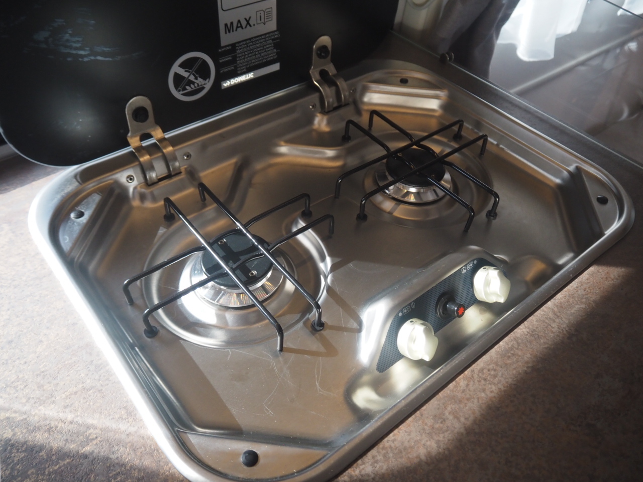 キャンピングカートレーラー