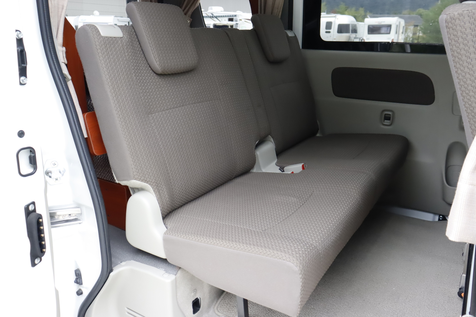 キャンピングカー軽キャンパー