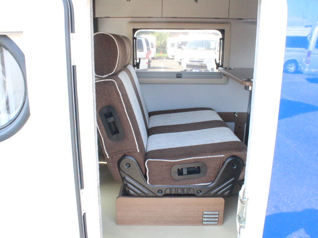 キャンピングカー軽キャンパー