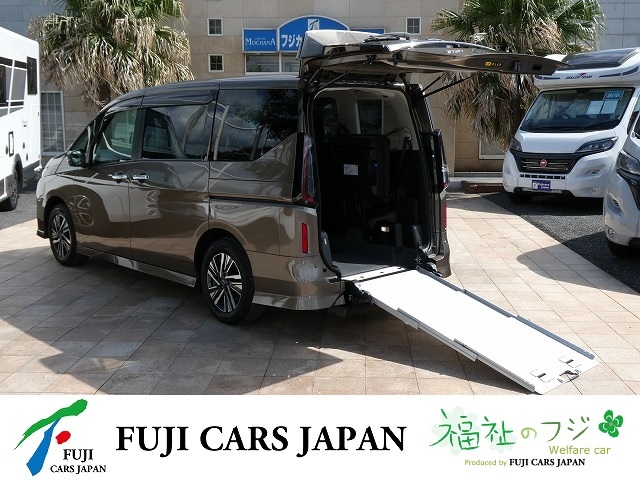 セレナ 福祉車両 スロープ車いす1名セカンド仕様