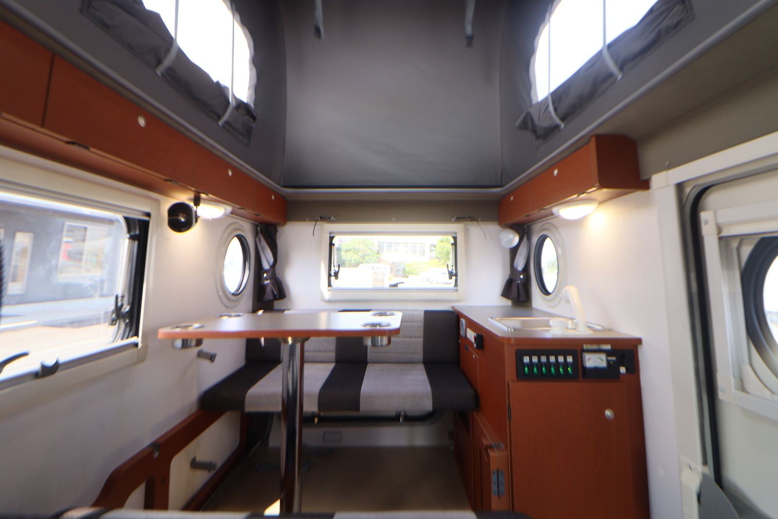 キャンピングカー軽キャンパー