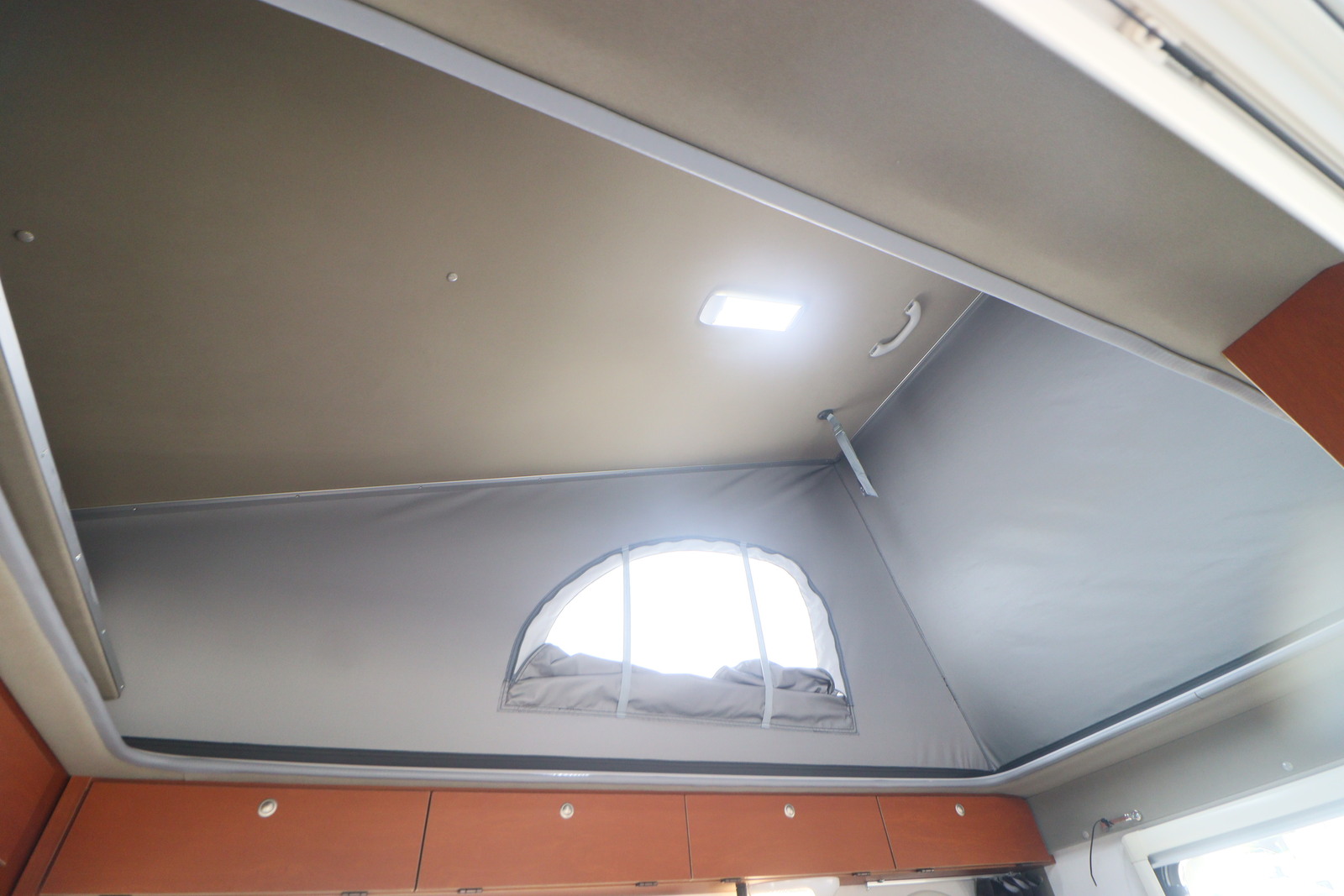 キャンピングカー軽キャンパー