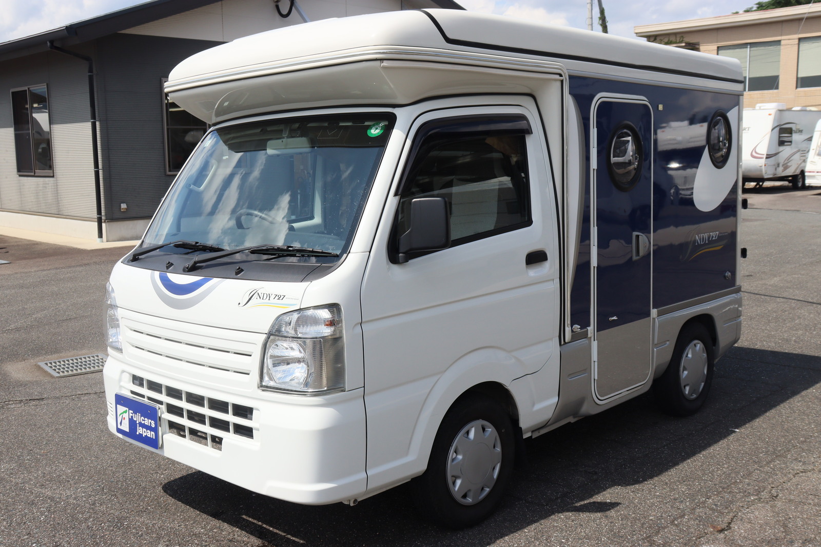 キャンピングカー軽キャンパー