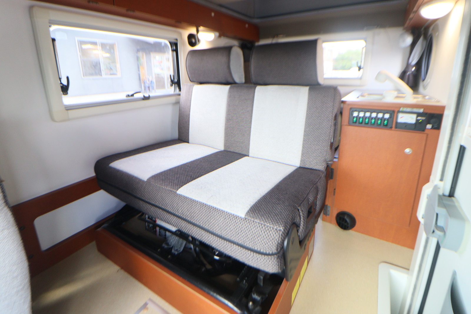 キャンピングカー軽キャンパー