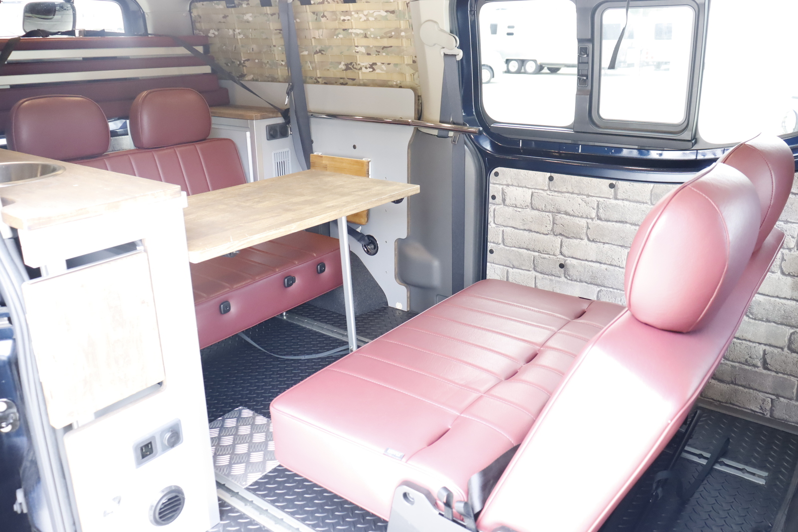 キャンピングカーバンコン