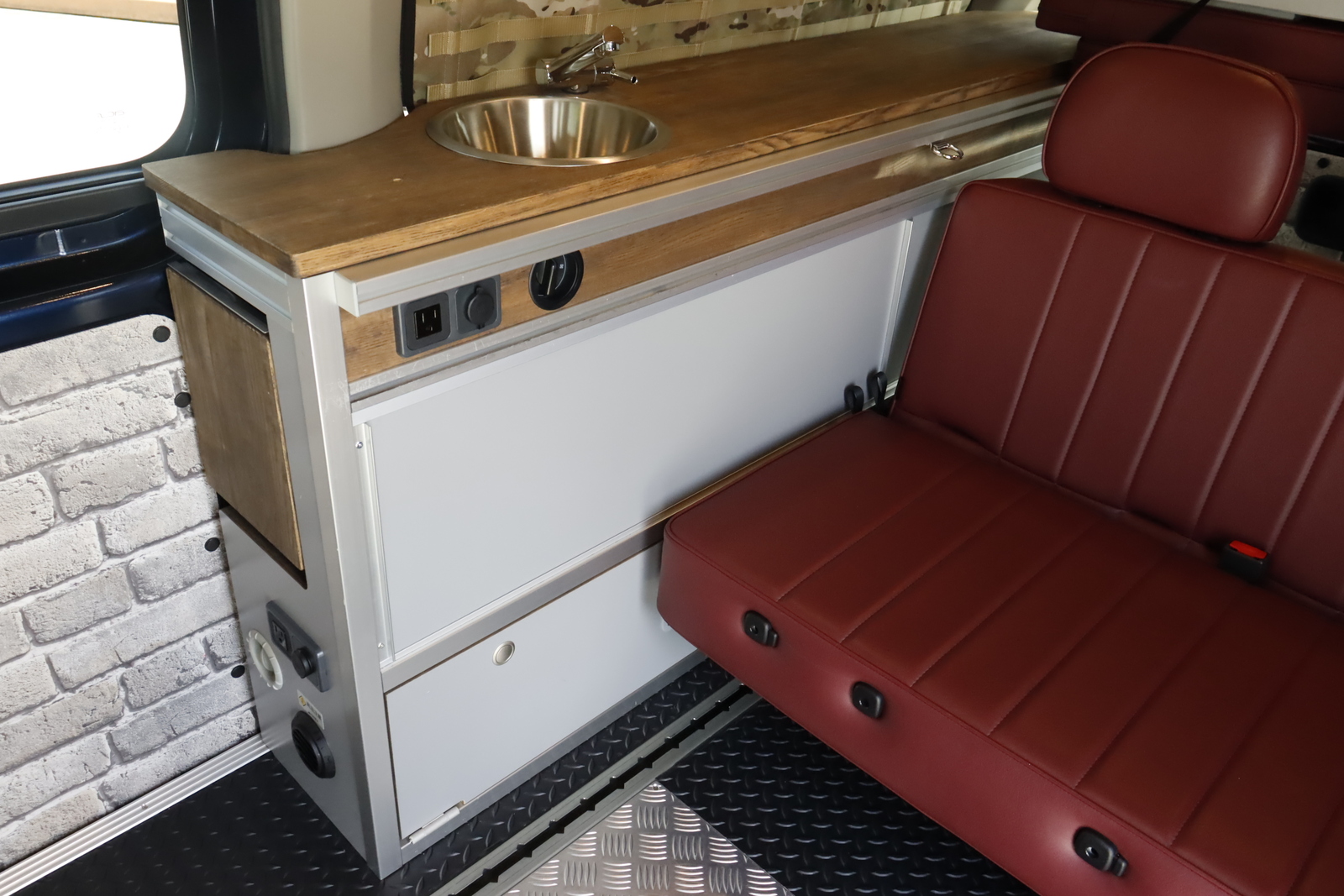 キャンピングカーバンコン