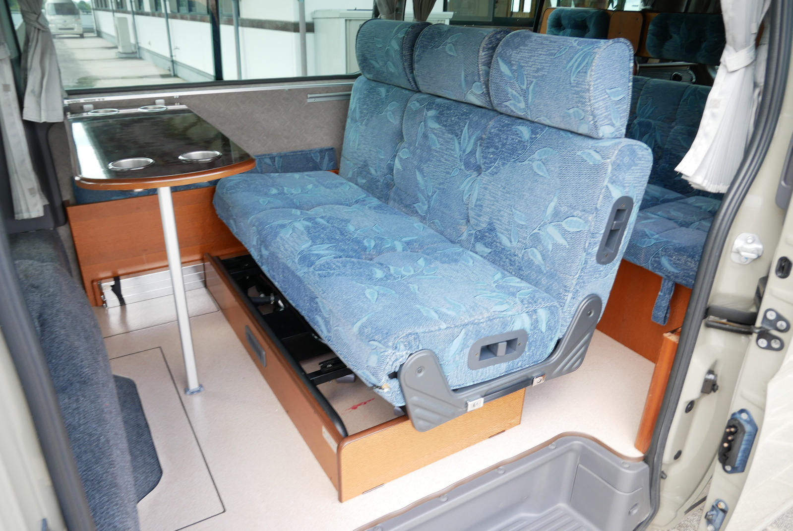 キャンピングカーバンコン