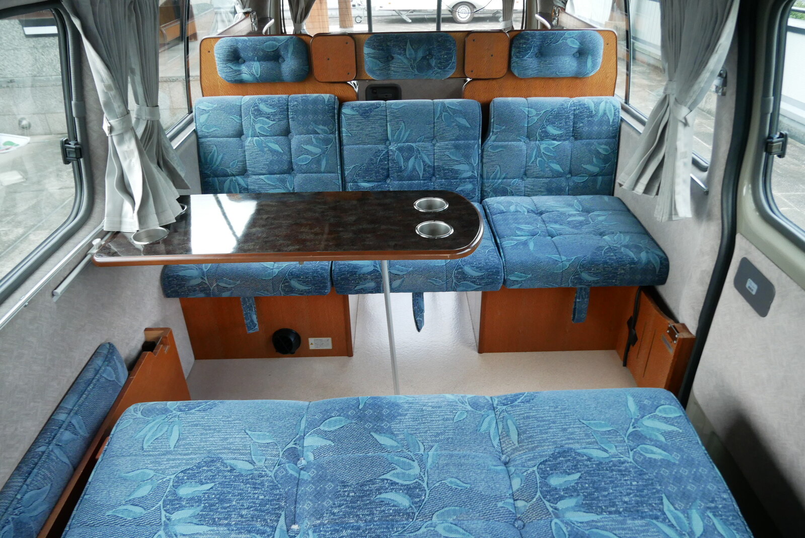 キャンピングカーバンコン