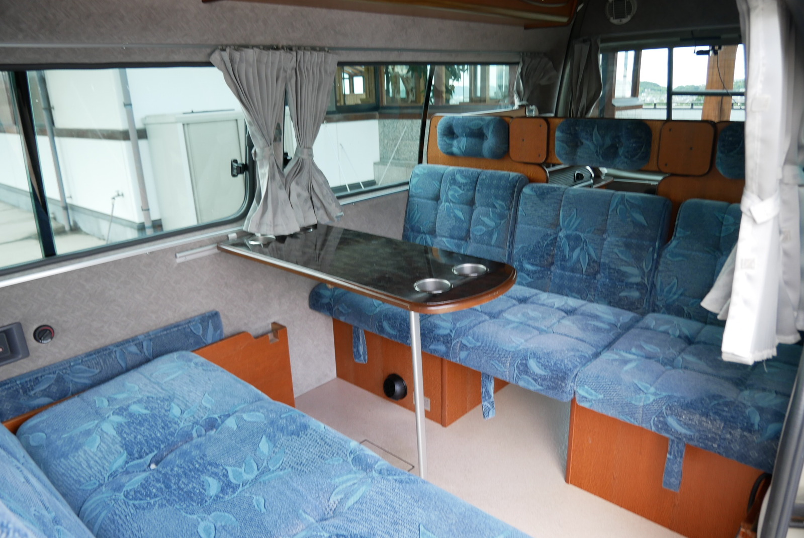 キャンピングカーバンコン