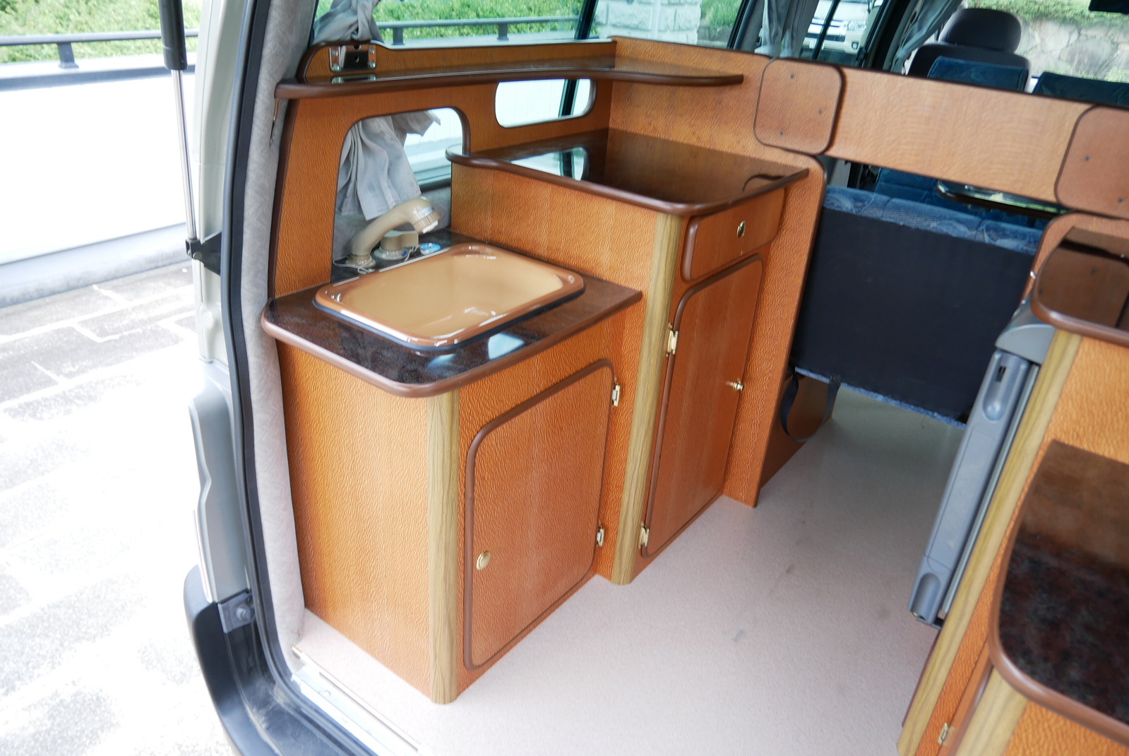 キャンピングカーバンコン