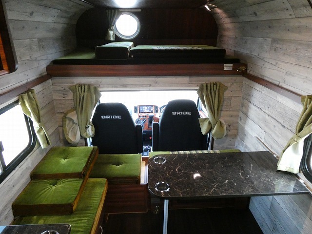 キャンピングカーキャブコン