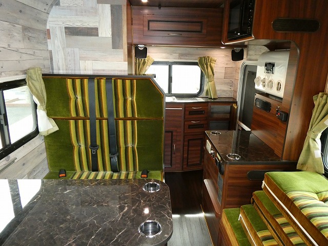 キャンピングカーキャブコン