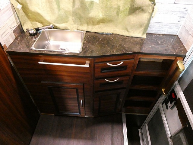 キャンピングカーキャブコン