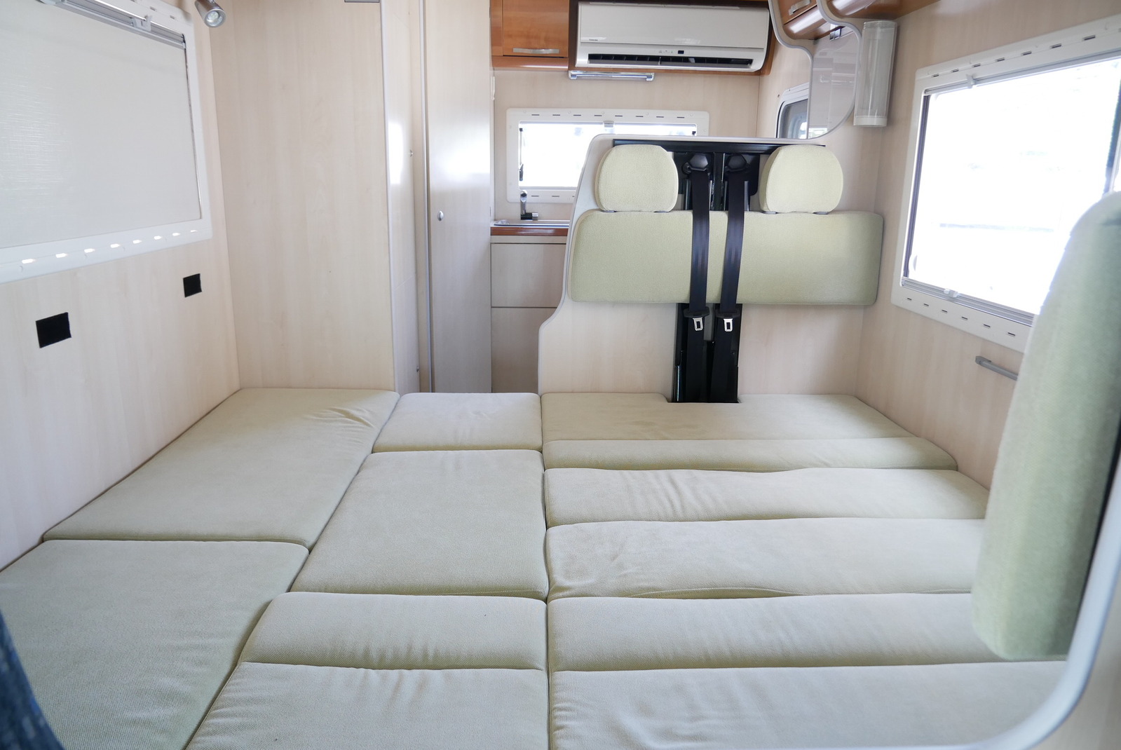 キャンピングカーキャブコン