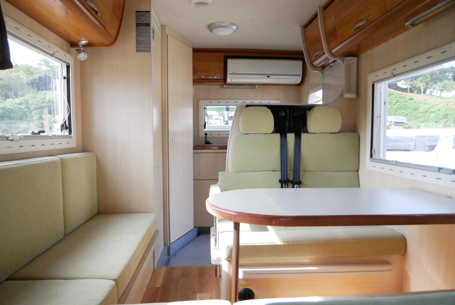 キャンピングカーキャブコン