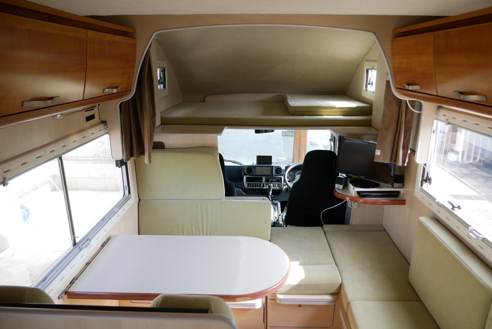 キャンピングカーキャブコン