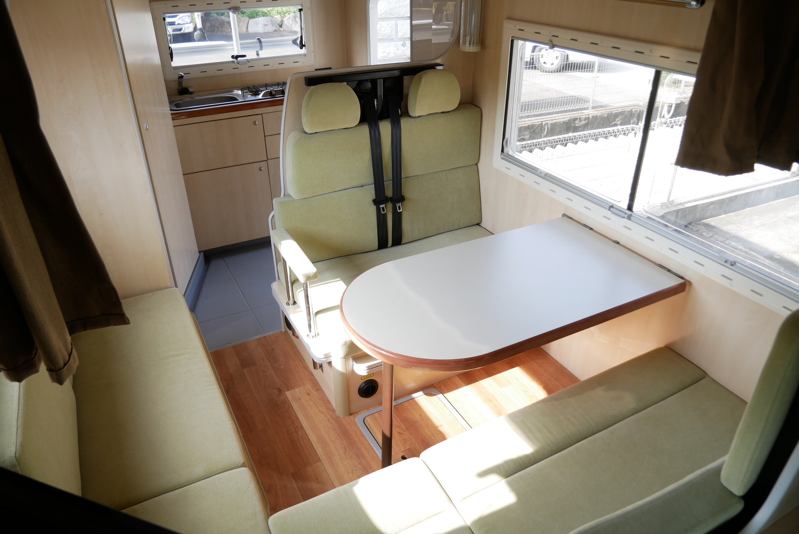 キャンピングカーキャブコン