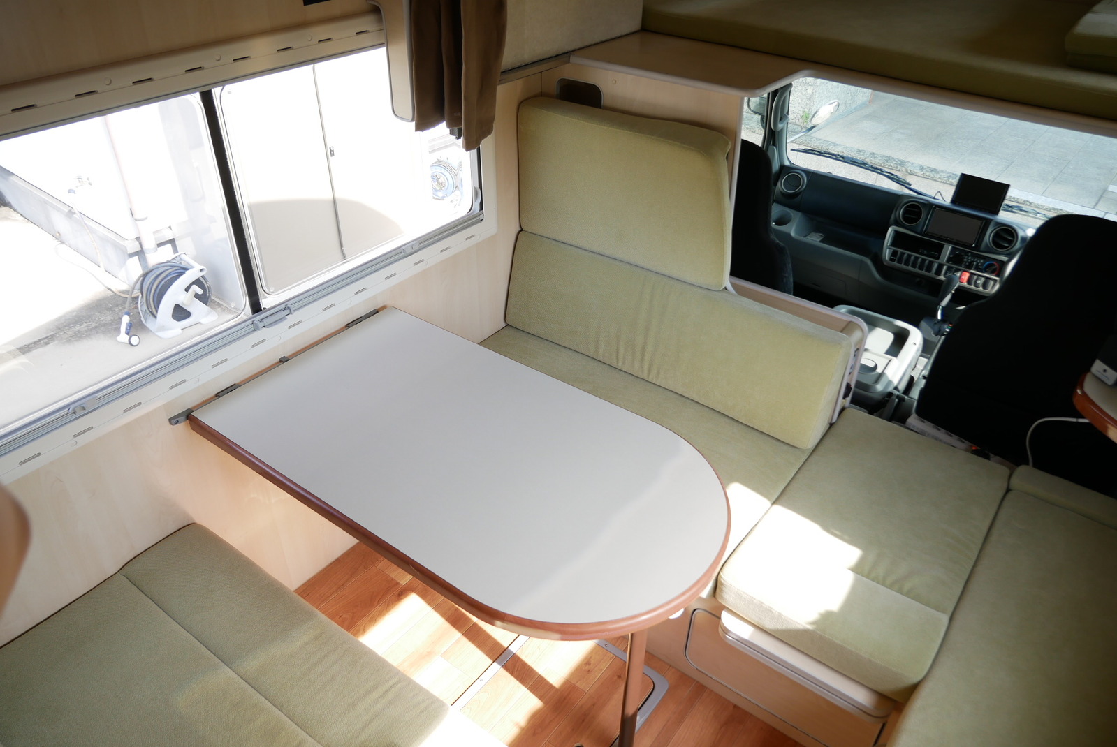 キャンピングカーキャブコン