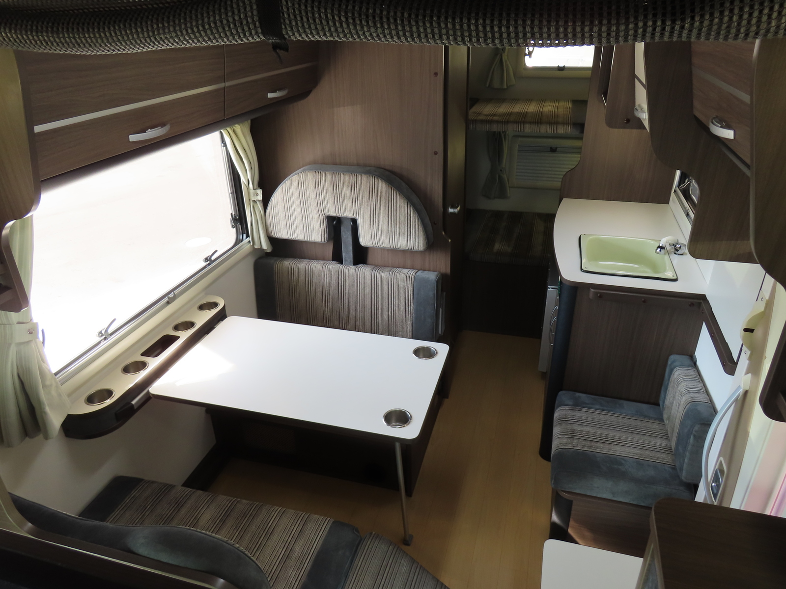 キャンピングカーキャブコン