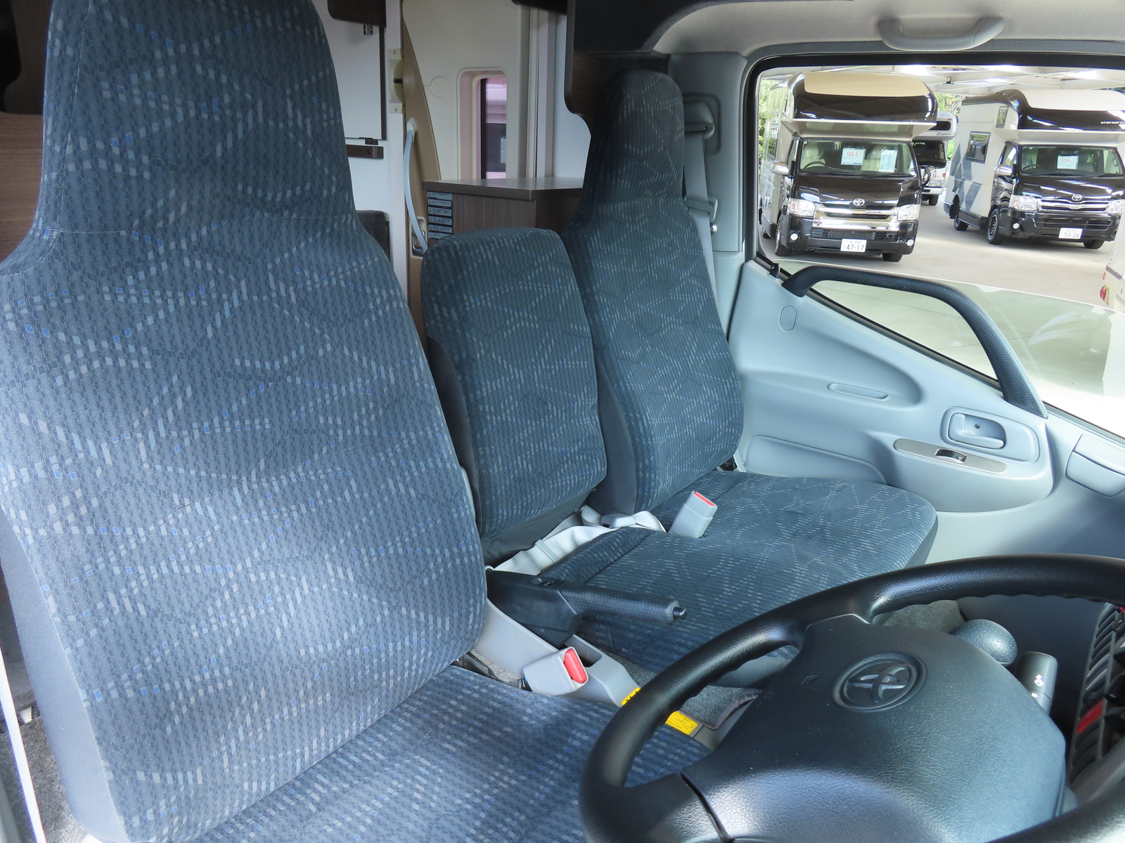 キャンピングカーキャブコン